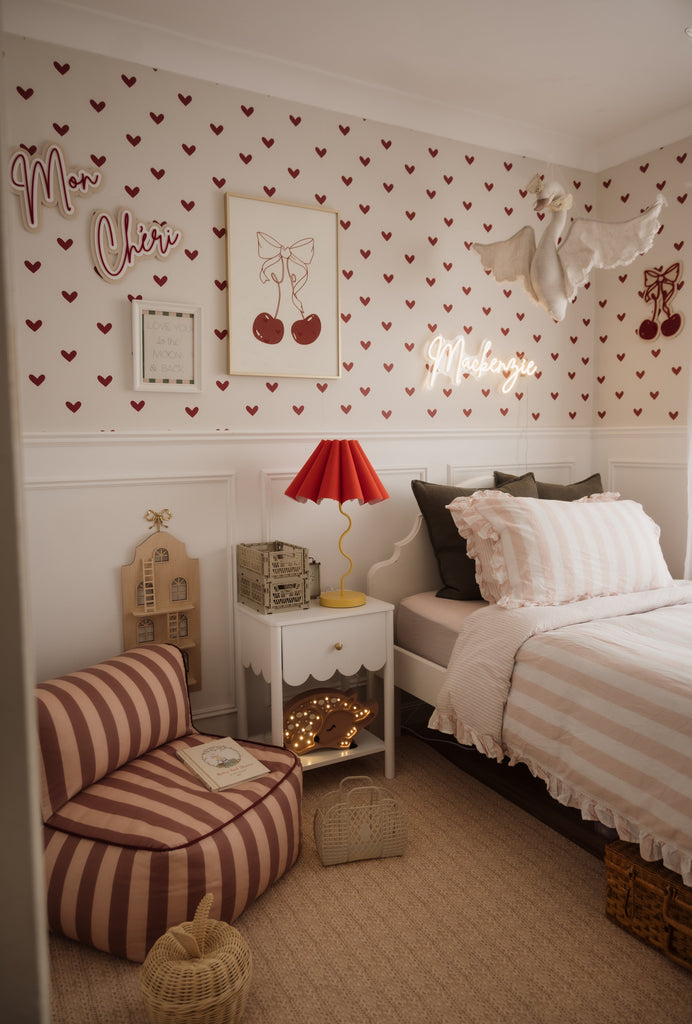 Chloe's Vintage Hearts | Full & Half Wall Wallpaper Wallpaper Blond + Noir 