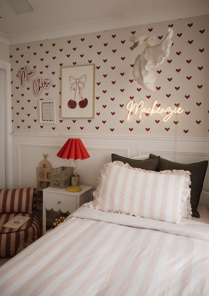 Chloe's Vintage Hearts | Full & Half Wall Wallpaper Wallpaper Blond + Noir 
