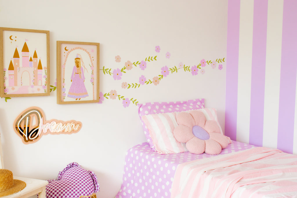 Meadow Florals Wall Frame | Wall Decals Wall Decals Blond + Noir 