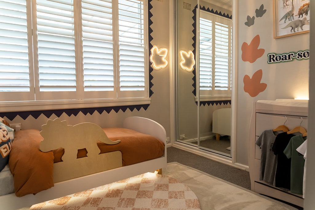 Triangle Wall Frame | Dino Teeth | Wall Decals Wall Decals Blond + Noir 